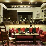 Country Club & Mikrón Khoríon