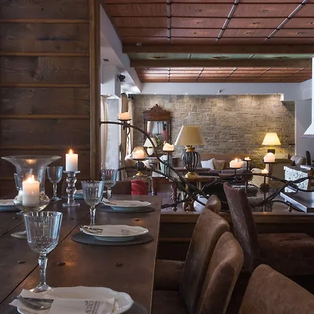 Country Club & فندق Mikrón Khoríon