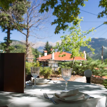 Country Club & فندق Mikrón Khoríon