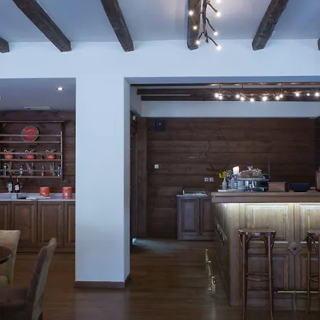 Country Club & Mikrón Khoríon