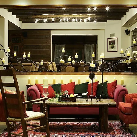 Country Club & Mikrón Khoríon