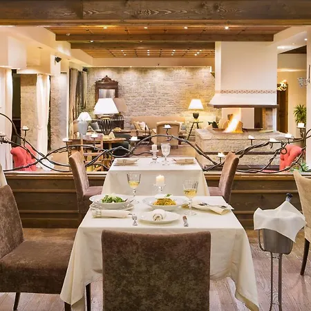 Country Club & Hotell 3*