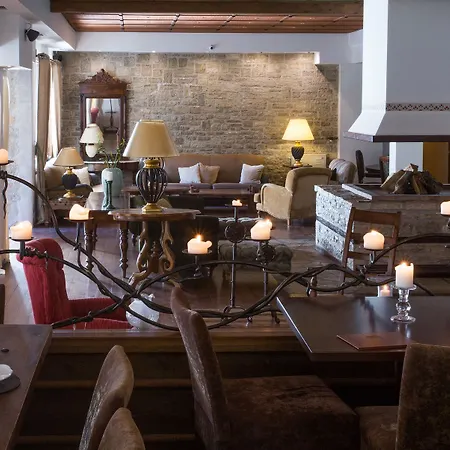 Country Club & Hotell Mikrón Khoríon