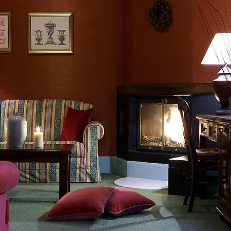 Country Club & فندق Mikrón Khoríon