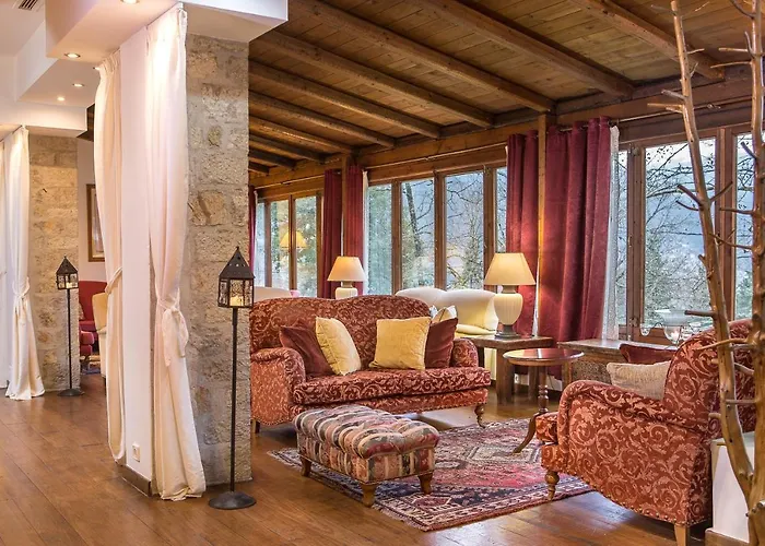 Country Club & 3* Mikro Chorio (Central Greece)